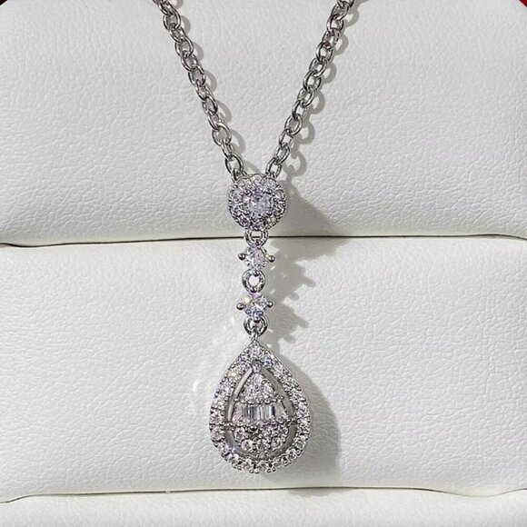 NEW 18k White Gold Diamond Necklace Pear Cut Waterdrop Diamond Pendant - Picture 3 of 10